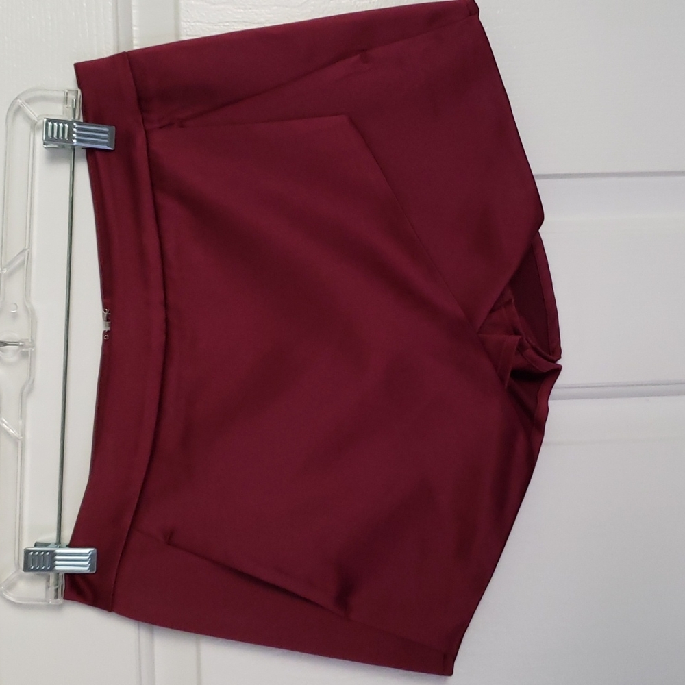 Express red skort
